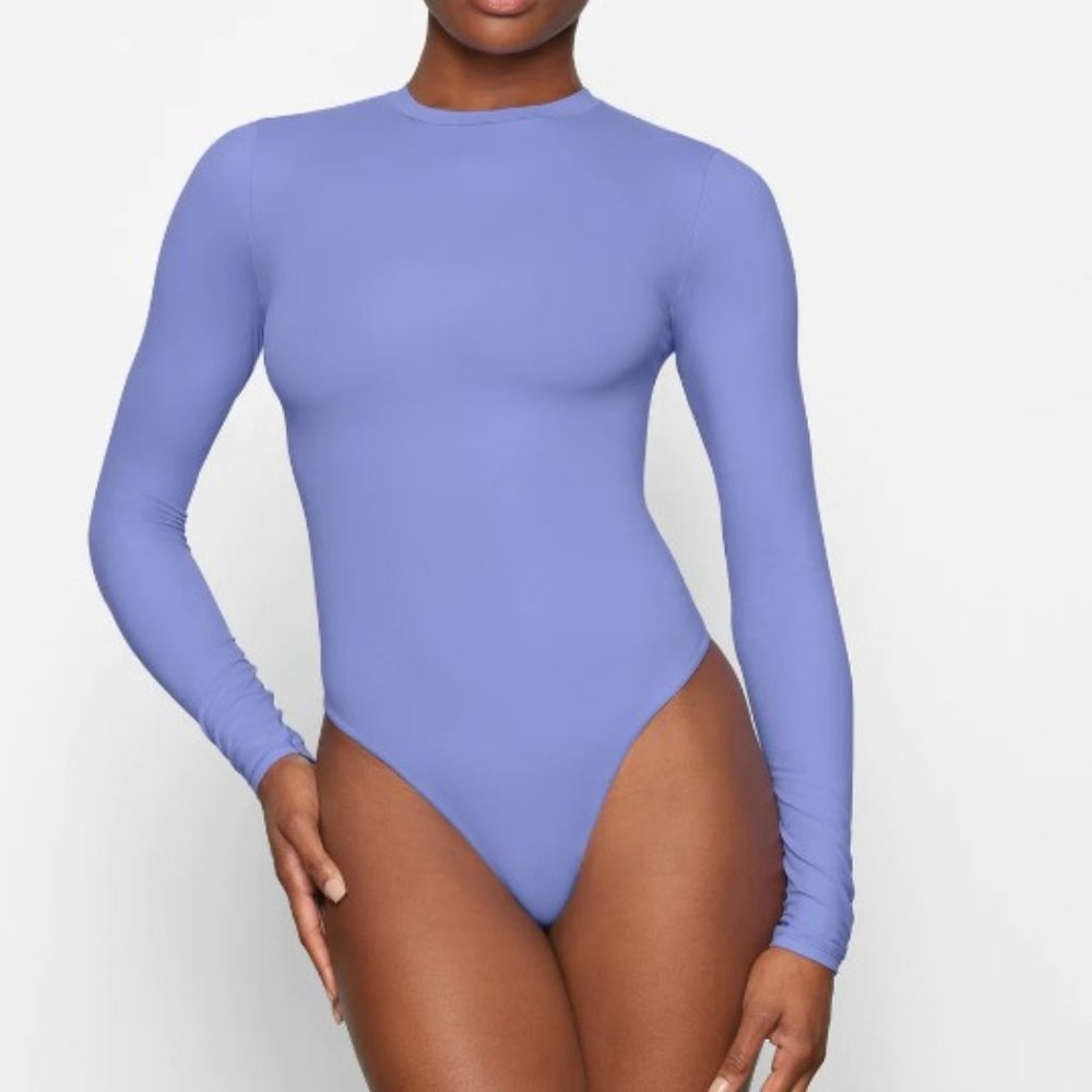 SKIMS FITS EVERYBODY LONG SLEEVE CREW NECK BODYSUIT SZ XS NWT CIELO